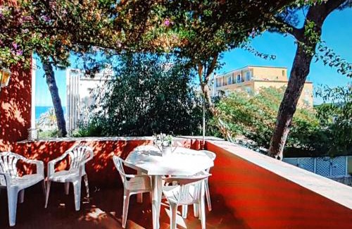 Ischia Porto Casa | Elegante e centralissimo appartamento in villa