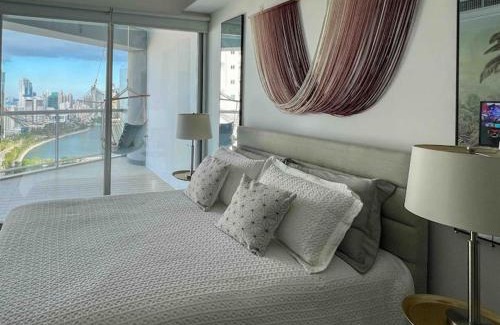 Calidonia Villa | Elegante superfuncional 3 balcones hacia la bahía