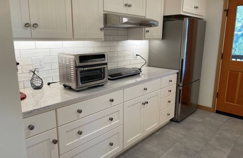 Eugene Apartamento | Elegantly appointed guest apartment on beautiful farm estate in west Eugene.