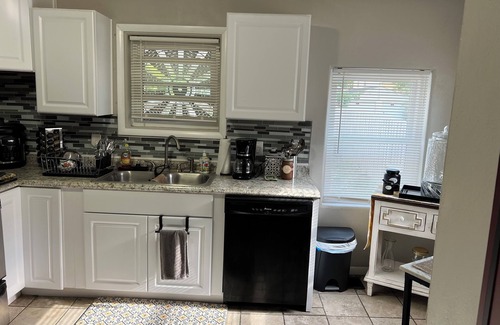 Indianapolis Casa | Elegantly decorated 3-bedroom home 5 minutes away from downtown Indy attractions