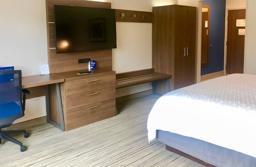 Macon Casa | Elegantly Styled Suite with Easy Downtown Access