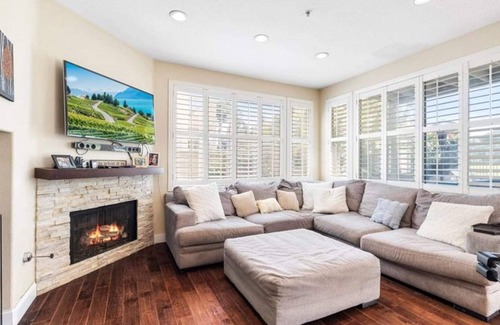 Placentia Casa | Elegent decor golf view private room for rent in Placentia