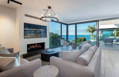 Castor Bay Cama Y Desayuno | Elements of Castor Bay - Self contained 3 bed accomm adjoining host family home