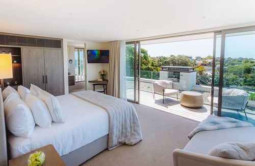 Castor Bay Cama Y Desayuno | Elements of Castor Bay - Self contained 3 bed accomm adjoining host family home