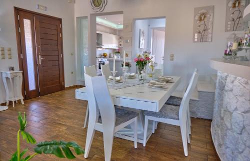 Agios Stefanos Avliotes Apartamento | Elena Luxury Suite Agios Stefanos