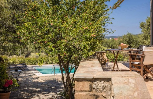 Kardamyli Casa | Eleonas Elegance - Bianca Kardamily s Poolside Gem