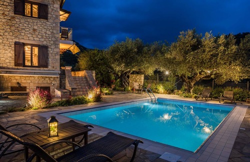 Kardamyli Casa | Eleonas Elegance - Bianca Kardamily s Poolside Gem