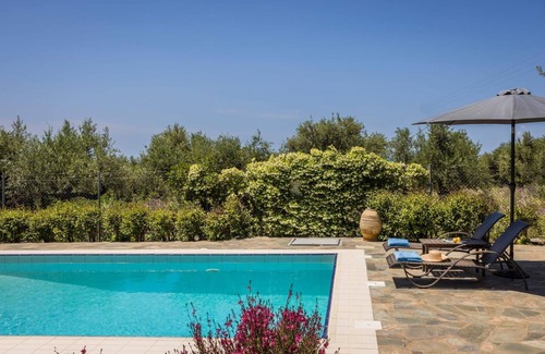 Kardamyli Casa | Eleonas Elegance - Bianca Kardamily s Poolside Gem