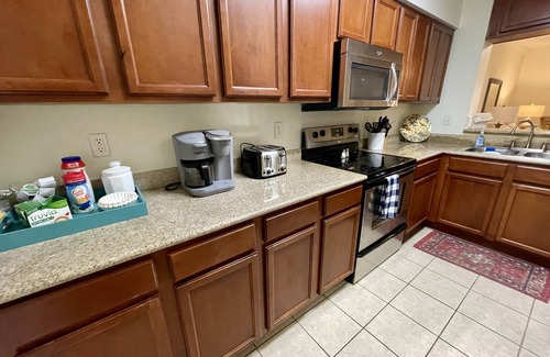 Tuscaloosa Condominio | Elephant's Den - Book Now!