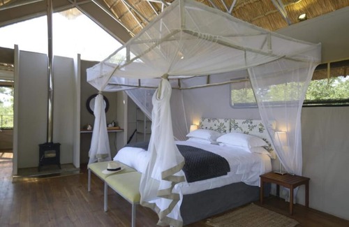 Dete Cabina | Elephant's Eye, Hwange