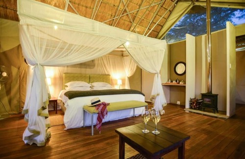 Dete Cabina | Elephant's Eye, Hwange