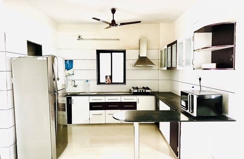 Vadodara Apartamento | Elevate Your Stay: Luxurious 8th Floor Penthouse