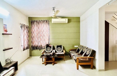 Vadodara Apartamento | Elevate Your Stay: Luxurious 8th Floor Penthouse