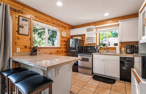 Peninsula Village Cabina | Elevate Your Stay~Top Unit at Lake Almanor Escape7