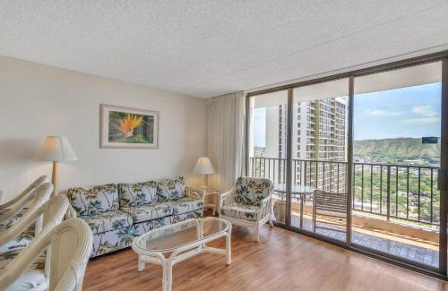 Waikiki Apartamento | Elevated Condo with Diamond Head & Ocean Views, Steps from Waikiki Beach (13011)