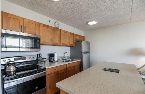 Waikiki Apartamento | Elevated Condo with Diamond Head & Ocean Views, Steps from Waikiki Beach (13011)