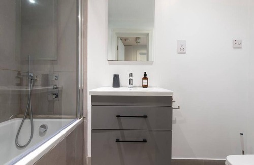 Lewisham Apartamento | Elevated Elegance: 1BR 1BA Flat in Wellmeadow Rd