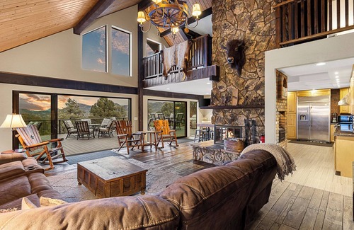 Payson Cabina | Hill Top Cabin- ¡Retiro de 5 acres! Cabaña rústica con sala de juegos impresionante! Duerme 20