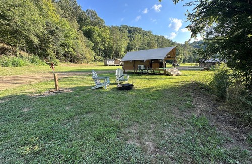 Newport Alquiler De RV | Elevated Glamping Near PF, GBurg and Asheville