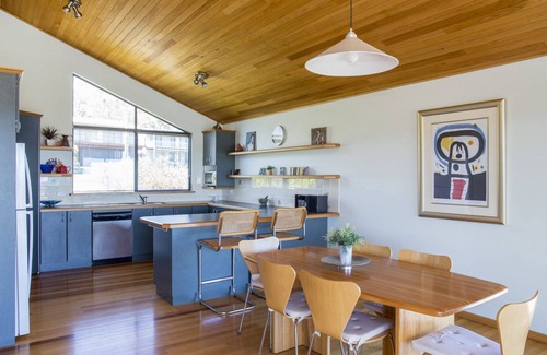 Burrill Lake Casa | Elevated views over Burrill Lake - 17 Canberra Cr