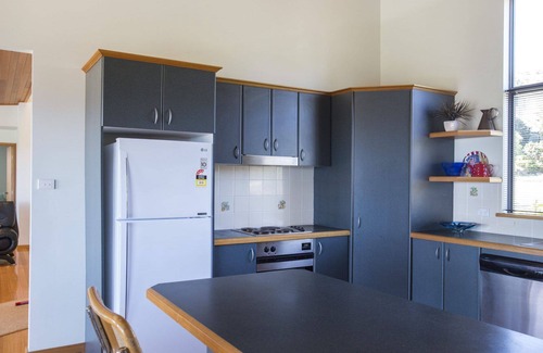 Burrill Lake Casa | Elevated views over Burrill Lake - 17 Canberra Cr