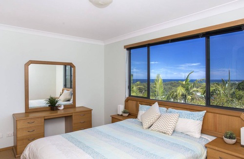Burrill Lake Casa | Elevated views over Burrill Lake - 17 Canberra Cr