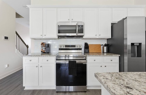 Huntcliff Casa | Elgin Enclave- Sleeps 6 - 12 min from Fort Jackson - Pet Friendly!