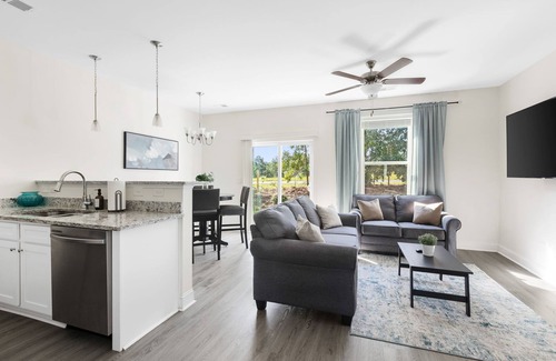 Huntcliff Casa | Elgin Enclave- Sleeps 6 - 12 min from Fort Jackson - Pet Friendly!