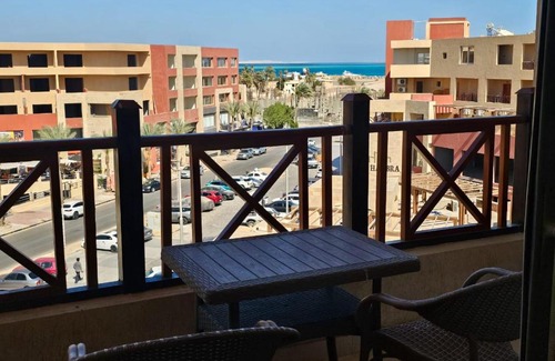 Al Mamsha El Seyahi Apartamento | Elhambra First Avenue