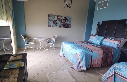 Culebra Pueblo Apartamento | Estudio-Familiar-Baño Privado-Vista al Mar-EliMar Bay View Studio
