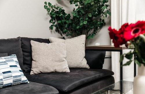 Miracle Mile Apartamento | Elite 2BD in Miracle Mile