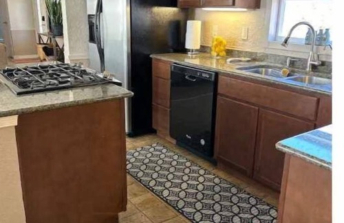 Las Cruces Casa | Elite Casita with EV Level II Charger & Indoor Jet Tub