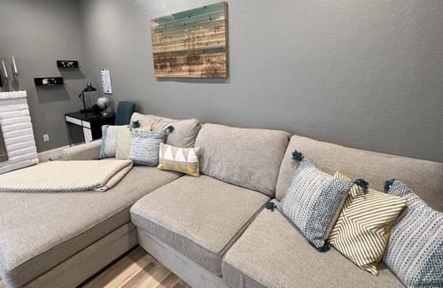 Sacramento Casa | Elite Stylish House 3+1 bedrooms close to grocery & fast food