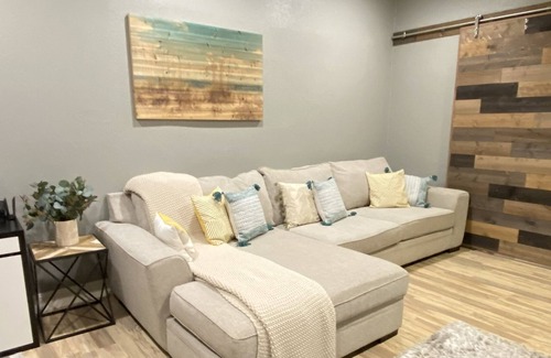 Sacramento Casa | Elite Stylish House 3+1 bedrooms close to grocery & fast food