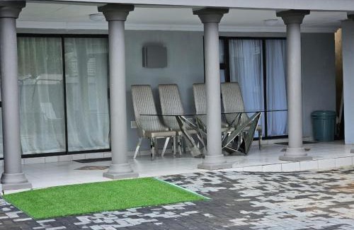 Moses Kotane Cama Y Desayuno | Elitha Boutique Bed and Breakfast