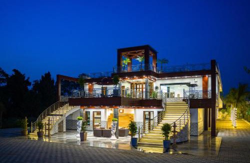 Faridabad Villa | ELIVAAS Ivory estate 5 BHK Farm with Pvt Pool, Gazebos & Lounge Area