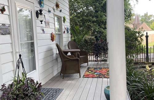 Summerville Historic District Cabaña | Elizabeth Arden's former Estate, Tuscany Style Cottage in Summerville