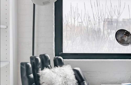 West Loop Condominio | Elizabeth by Coast to Cactus | Chic Artists Loft