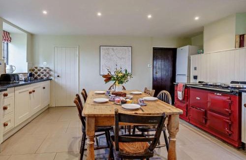 Llanover Casa | Elizabethan Manor at gateway to the Brecon Beacons