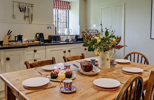 Llanover Casa | Elizabethan Manor at gateway to the Brecon Beacons