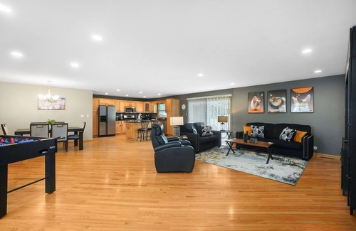 Elk Grove Village Casa | Elk Grove Village Rental - Kingsbridge Rd