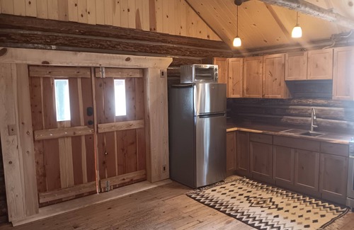 Blue Cabina | Elk hunter's paradise. Huge bulls here come here every day! Starlink internet
