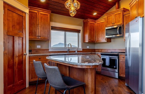 Cody Apartamento | Elk Meadow Retreat- an escape to luxury and comfort!