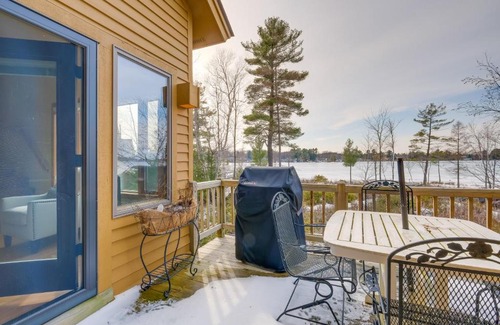 Elk Rapids Apartamento | Elk Rapids Condo with Balcony Overlooking Elk Lake!