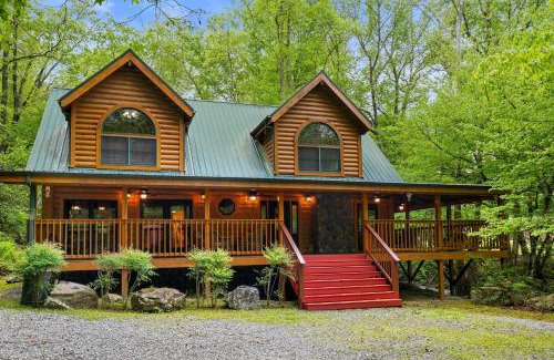 Cosby Casa | Elk Rapids on Cosby Creek cabin