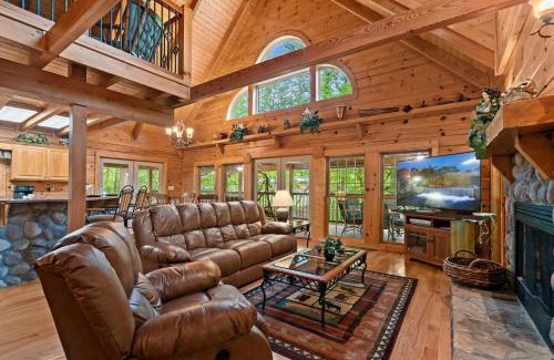 Cosby Casa | Elk Rapids on Cosby Creek cabin