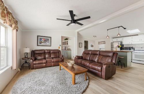 Elk Rapids Casa | Elk Rapids Retreat 3BDR Vacation Home Newly Renovated ➠ 136