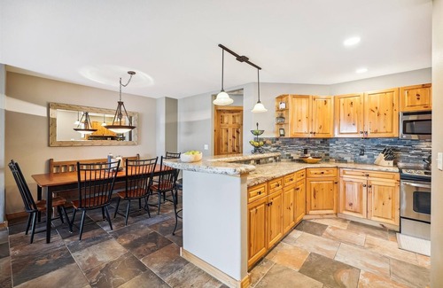 Four O'Clock Casa | Elk Ridge 432 4 Bedroom Townhouse by RedAwning