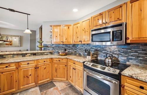 Four O'Clock Casa | Elk Ridge 432 4 Bedroom Townhouse by RedAwning