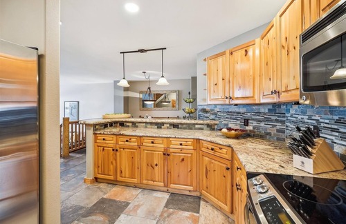 Four O'Clock Casa | Elk Ridge 432 4 Bedroom Townhouse by RedAwning